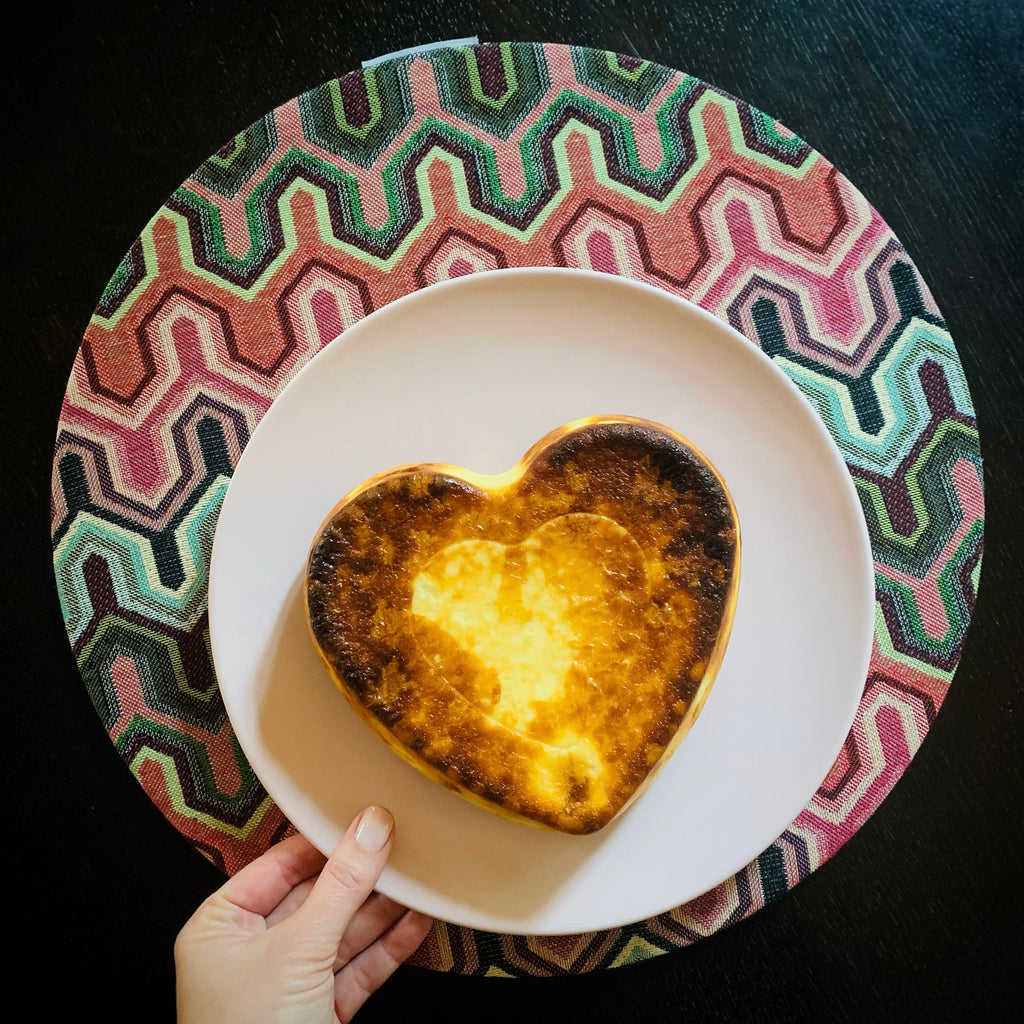 5 Minute Cheesecake served on tabledots placemat LEONARDO